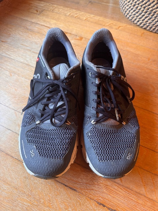 On Running Shoes - On Running Women’s Athletic Trainers in Black and Gray